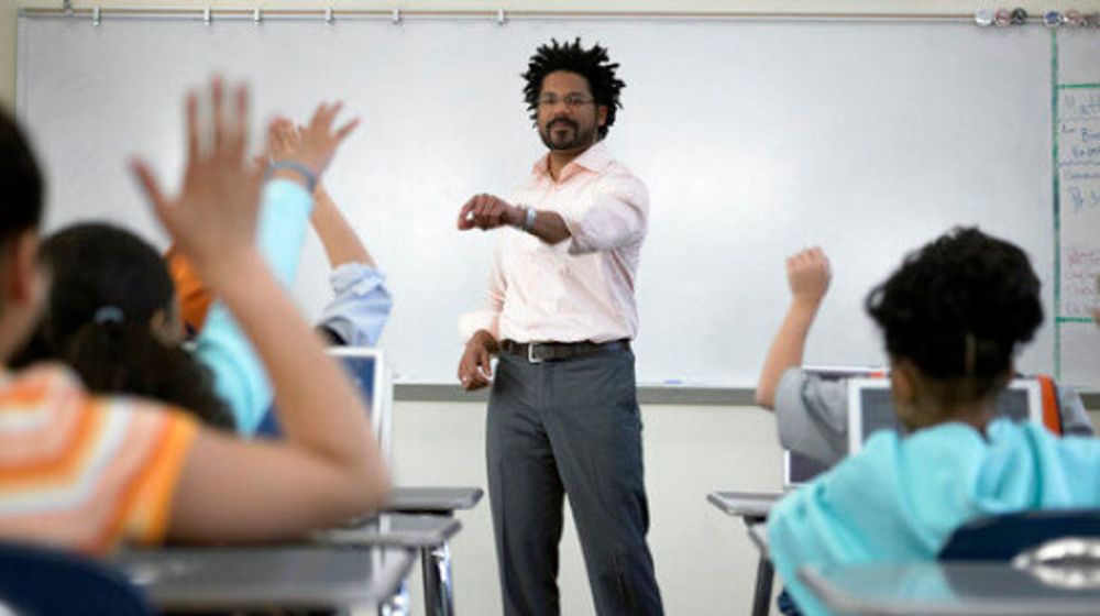 profesor negro gay y con asperger es discriminado en guayaquil ecuador - diario el diverso ecuador